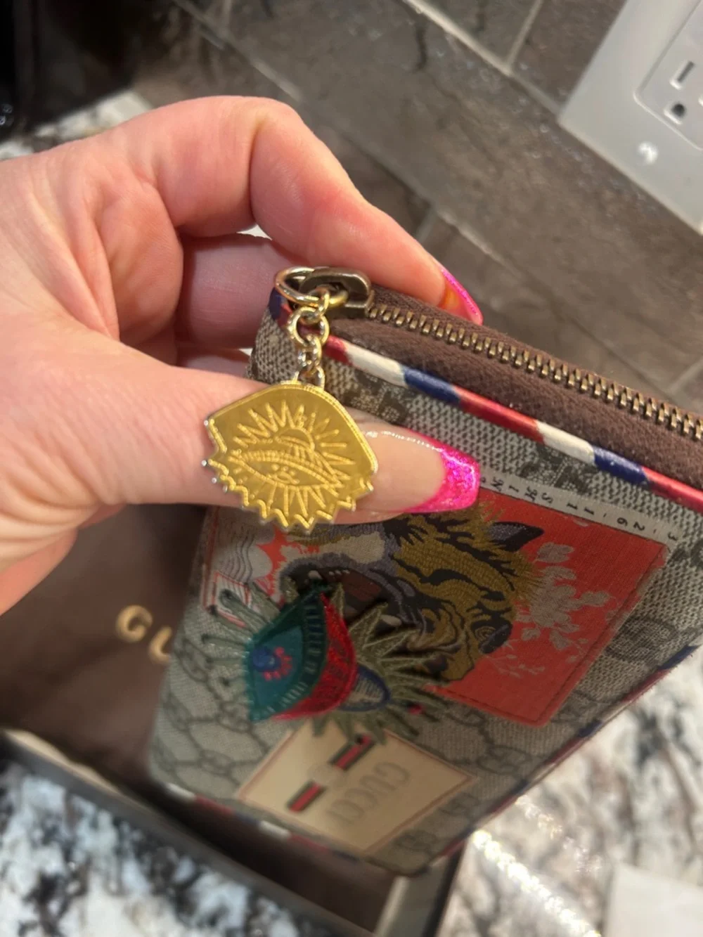 Gucci RARE GG Supreme Zip Wallet with Multicolor Embroidered Tiger and UFO - Picture 7 of 11